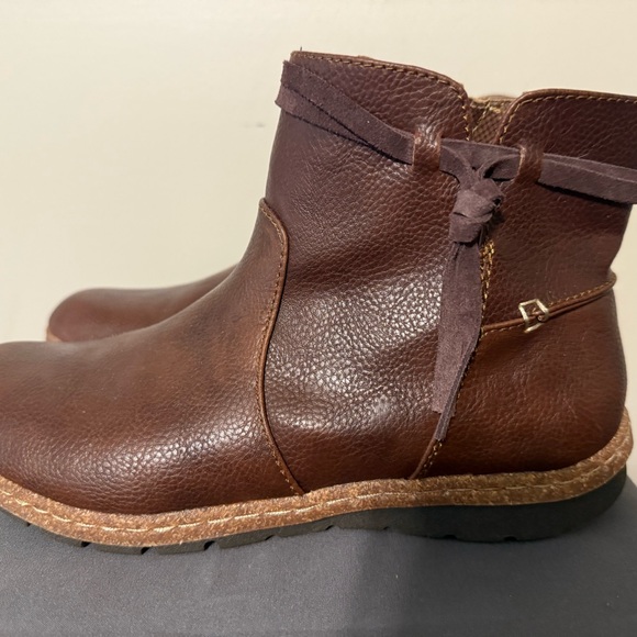 NIB  boc by Born Boots; Big on Comfort; Brown leather & man made; Sz 8 M - Picture 8 of 15